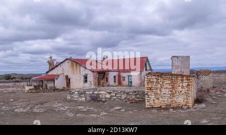 Abandoned, derelict old farmhouse in the Leeu Gamka district in the central Karoo in South Africa on an overcast day Stock Photo