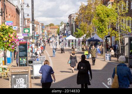 Shops and shoppers in pedestrianised Northbrook Street, Newbury, Berkshire, England, UK Stock Photo