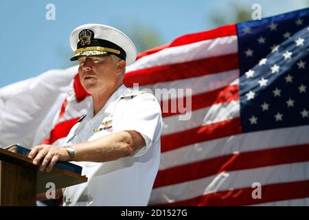 U.S. Navy Admiral Robert F. Willard, commander of the U.S. Pacific Fleet, speaks during a ceremony celebrating the 65th anniversary of 'The Battle of Midway' on Midway Island June 4, 2007.  REUTERS/Hugh Gentry (UNITED STATES)