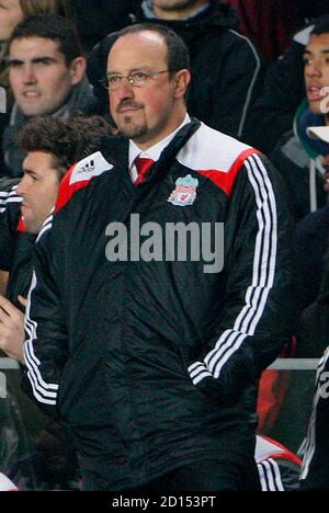 Liverpool's manager Rafael Benitez watches their Carling Cup quarter-final soccer match against Chelsea at Stamford Bridge in London December 19, 2007. REUTERS/Toby Melville (BRITAIN)
