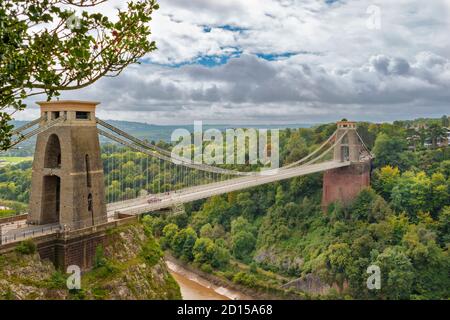 BRISTOL CITY CENTRE ENGLAND BRUNELS CLIFTON SUSPENSION BRIDGE OVER THE AVON GORGE AND RIVER AVON IN LATE SUMMER Stock Photo