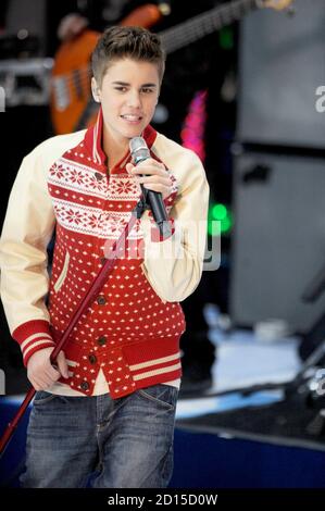 Justin Bieber performs live on NBC's Today Show's Concert Series from Rockefeller Plaza in NYC on November 23, 2011. © mpi01/MediaPunch Inc *NortePhoto.com* **SOLO*VENTA*EN*MEXICO** Stock Photo