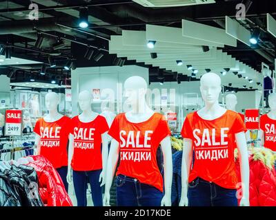 Sochi, Russia - 14 December 2019. White mannequins in red t-shirts with the inscription SALE stand in a row in the store Stock Photo