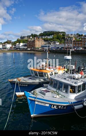 The great circle of McCaig’s Folly overlooks the bustling harbour of Oban in Argyll and Bute in the Scottish Highlands Stock Photo