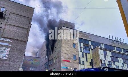 Saint Petersburg, Russia-02 February 2020: the building of the Lenizdat business center market Apraksin Dvor is on fire. Stock Photo