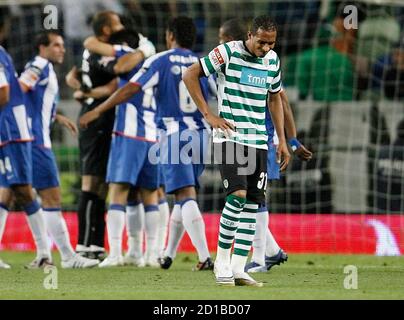 Sporting's players celebrate the victory at the end of the Portuguese