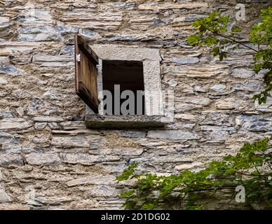 Hidden among the trees, at an altitude of 950 meters stands the Roccolo Meri, the bird tower of Scudellate. The tower has been restored and can also be visited at certain times. Roccolo in Scudelate, Ticino, Switzerland Stock Photo