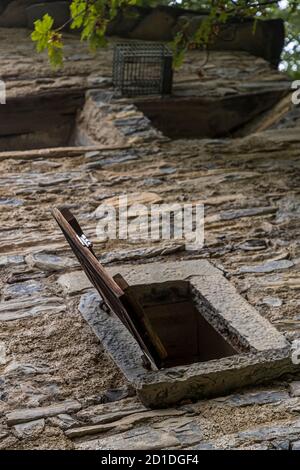 Hidden among the trees, at an altitude of 950 meters stands the Roccolo Meri, the bird tower of Scudellate. The tower has been restored and can also be visited at certain times. Roccolo in Scudelate, Ticino, Switzerland Stock Photo