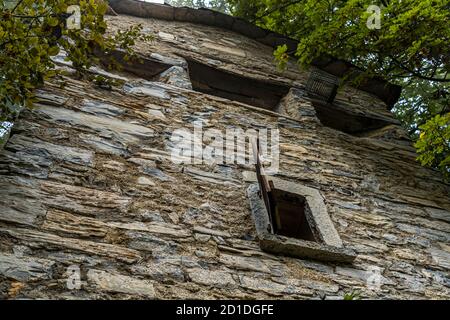 Hidden among the trees, at an altitude of 950 meters stands the Roccolo Meri, the bird tower of Scudellate. The tower has been restored and can also be visited at certain times. Roccolo in Scudelate, Ticino, Switzerland Stock Photo