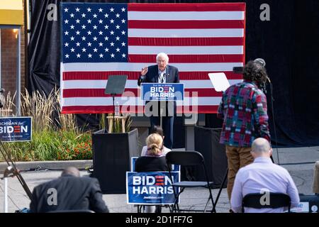 Ann Arbor, USA. 05th Oct, 2020. Sen. Bernie Sanders, I-Vt., speaks to a small, socially-distanced group of college students at the Kerrytown Market and Shops in Ann Arbor, Mich. on Oct. 5, 2020. Sanders emphasized the need to elect Joe Biden for president and highlighted Biden's plans for student debt. (Photo by Dominick Sokotoff/Sipa USA) Credit: Sipa USA/Alamy Live News Stock Photo