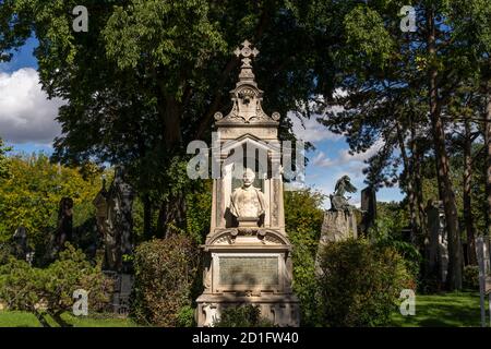 Grab auf dem  Wiener Zentralfriedhof,  Wien, Österreich, Europa  |  grave on the Vienna Central Cemetery, Vienna, Austria, Europe Stock Photo