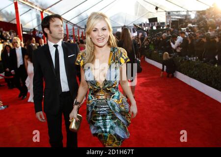 Actors Anna Paquin and Stephen Moyer from the drama series 'True Blood' arrive at the 16th annual Screen Actors Guild Awards in Los Angeles January 23, 2010.    REUTERS/Danny Moloshok     (FILM-SAGAWARDS/ARRIVALS) (UNITED STATES - Tags: ENTERTAINMENT)