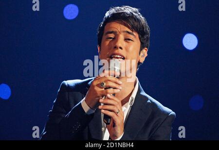 wij kiezen Stal Harel Skaat from Israel performs his song "Milim" during the Eurovision  Song Contest final in Oslo May 29, 2010. REUTERS/Bob Strong (NORWAY - Tags:  ENTERTAINMENT Stock Photo - Alamy