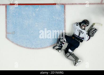 Vancouver Canucks goalie Roberto Luongo lays on the ice after colliding with Anaheim Ducks' Scott Niedermayer during the third period of Game 2 of the NHL's Stanley Cup Western Conference semifinals hockey game in Anaheim, California, April 27, 2007. REUTERS/Danny Moloshok (UNITED STATES)