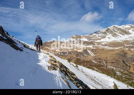 Picos de Culfreda (Pic de Batoua), 3034 m, ascenso al puerto de la Madera, Huesca, Aragón, cordillera de los Pirineos, Spain Stock Photo