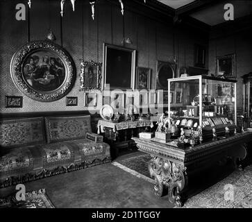 BATH HOUSE, 82 Piccadilly, London. Interior view. The Red Room at Bath House, showing display cases containing part of Sir Julius Wernher's collection. Commissioned by Sir Julius Wernher and photographed by H Bedford Lemere in March 1911. Stock Photo