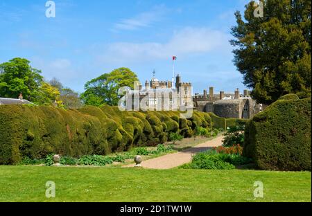 WALMER CASTLE AND GARDENS, Kent. View of the Broadwalk and yew hedges with castle beyond. Stock Photo