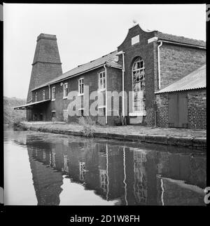 The Etruscan Bone Mill (now the Etruria Industrial Museum), viewed from the Lower Bedford Street canal bridge over the Trent & Mersey Canal. Stock Photo