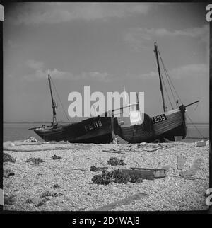Dungeness, Lydd, Shepway, Kent. Fishing boats on the beach at Dungeness. Stock Photo