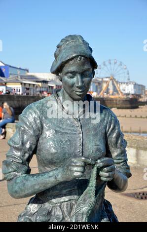 The Gansey Girl statue on the harbour at Bridlington in East Yorkshire, commemorating the fishing families of the town. Artist - Steve Carvill Stock Photo