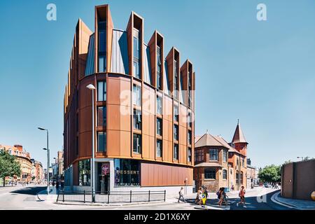 Modern extension for the Grade II listed Chancery House on Paradise Street, Liverpool, England, converts the former Gordon Smith Institute for Seamen into 37 residential apartments together with a restaurant and café/delicatessen. Stock Photo