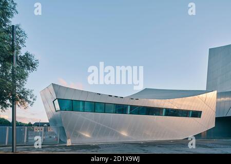 Imperial War Museum North, which represents a shattered globe, was the first building in the UK by Daniel Libeskind. Built on a bomb site, it was completed in 2002 in Salford Quays, Manchester, England, UK. Stock Photo