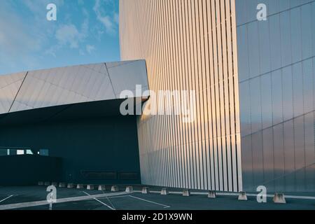 Imperial War Museum North, which represents a shattered globe, was the first building in the UK by Daniel Libeskind. Built on a bomb site, it was completed in 2002 in Salford Quays, Manchester, England, UK. Stock Photo