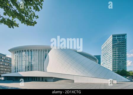 The Philharmonie in Kirchberg plateau, Luxembourg, sits at the centre of a triangular square surrounded by EU administrative offices. It is composed of 823 slender white steel columns, arranged in three or four rows. Completed in 2005. Stock Photo