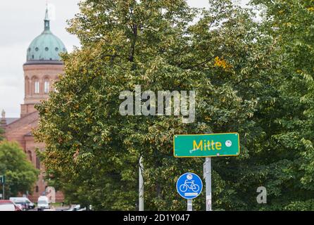 Berlin, Germany. 06th Oct, 2020. The inner city district Mitte is written on a street sign. Behind it you can see the Old Town House. The Berlin districts of Friedrichshain-Kreuzberg, Mitte, Neukölln and Tempelhof-Schöneberg are considered risk areas on the list of the Robert Koch Institute RKI. Credit: Annette Riedl/dpa/Alamy Live News Stock Photo