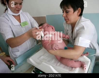 Nurses take care of baby girl Nadia, who weighed 7.75 kg after birth, in a maternity ward in the Siberian city of Barnaul September 26, 2007. One Siberian mother has done more than her fair share to heal Russia's dire population decline. Tatyana Khalina shocked her husband by giving birth to a 7.75 kg (17.1 lbs) baby girl this month, her 12th child.   Picture taken September 26, 2007.      REUTERS/Andrey Kasprishin