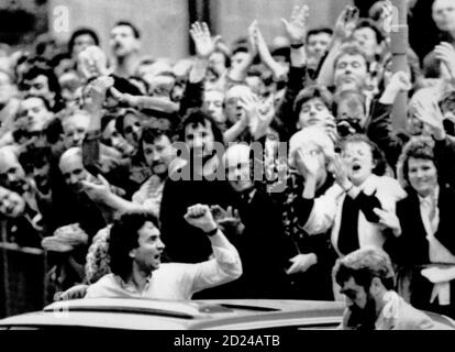 Brian Conlon waves to well wishers after his release from jail in London October 19, 1989. Conlon and three others who had been known as the Guildford Four were released after 15 years in  jail when they were wrongly accused of carrying out IRA bombings.   REUTERS/Mike Fisher (UNITED KINGDOM) BEST QUALITY AVAILABLE