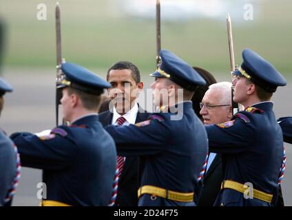 U.S. President Barack Obama walks through an honor cordon with Czech Republic President Vaclav Klaus (2nd R) after stepping off Air Force One at Prague International airport April 4, 2009. Obama will attend a summit between the United States and the 27-member European Union in Prague on Sunday.   REUTERS/Petr Josek   (CZECH REPUBLIC POLITICS)