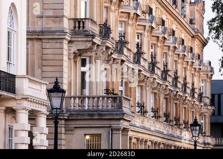 UK, London, Camden. Luxury terraced houses on Cambridge Terrace next to Regent's Park Stock Photo