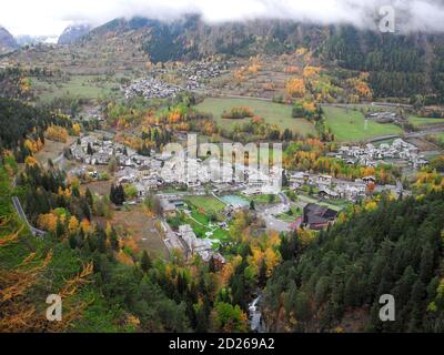 Pré Saint Didier, Aosta, Italy: the village in the fall with a view of the Baths Stock Photo
