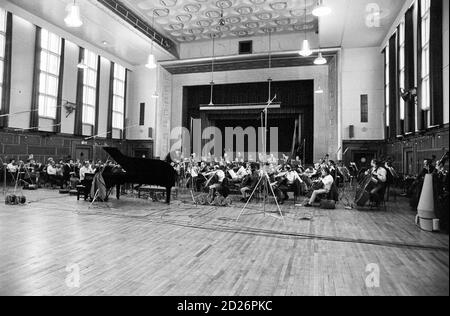 Bernard Haitink (conductor) and Alfred Brendel (piano soloist) at a Philips recording session of the Liszt piano concertos with the London Philharmonic Orchestra (LPO) in the Assembly Hall at Walthamstow Town Hall, Walthamstow, London in May 1972 Stock Photo