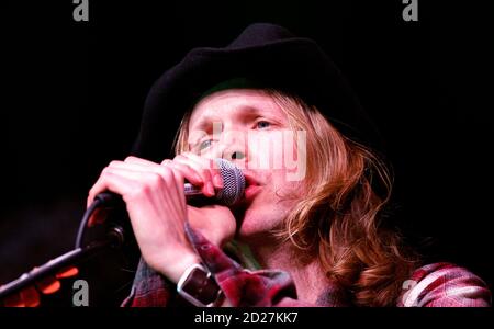 Singer Beck Performs At Gm Ten General Motors Annual Fashion Show At Paramount Studios In Hollywood California February 07 Reuters Mario Anzuoni United States Stock Photo Alamy