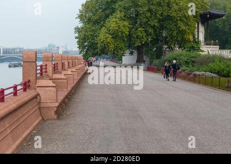 UK, United Kingdom, London - 03 October 2015: Path along the River Thames and Battersea Park. Chelsea Bridge in the background. Stock Photo