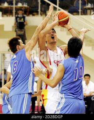 China S Yao Ming Fights For Ball With Chinese Taipei Wu Tai Hao During 23th Asian Basketball Championship In Doha China S Basketball National Team Player Yao Ming L Fights For The Ball With China S Yao Ming Fights For Ball With Chinese Taipei Wu Tai Hao During 23th Asian Basketball Championship In Doha China S Basketball National Team Player Yao Ming L Fights For The Ball With