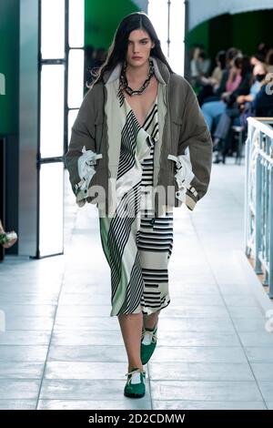 Paris, France. 06th Oct, 2020. LOUIS VUITTON SS21 Runway during Paris Fashion Week September 2020 - Paris, France 06/10/2020 | usage worldwide Credit: dpa/Alamy Live News Stock Photo