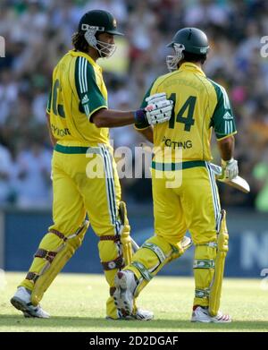 pats his captain Ricky Ponting 