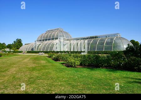 Perspective view of the Palm House in the Royal Botanic Gardens, Kew in Richmond upon Thames, against clear blue sky. Stock Photo