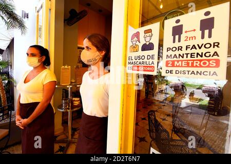 Havana, Cuba. 5th Oct, 2020. Waitresses wearing face masks work at a restaurant in Havana, Cuba, Oct. 5, 2020. Credit: Joaquin Hernandez/Xinhua/Alamy Live News Stock Photo