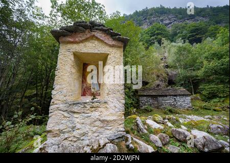 Traditional stone hut on Calnegia River trail near hamlet of Foroglio in Ticino, Switzerland Stock Photo