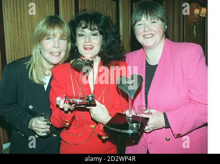 PAP 14 7.2.95. LONDON.  BBC TV's 'Birds of a Feather' actresses, left to right, Linda Robson, Lesley  Joseph and Pauline Quirke, after receiving a television award during the Variety Club Show Business  Awards at London's Hilton Hotel today (Tuesday). PA New, Michael Stephens. See PA story  SHOWBIZ Mellor./PJ. Stock Photo