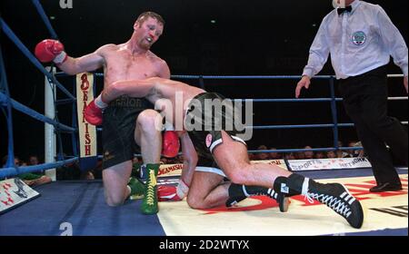 Boxing - WBO Middleweight - Steve Collins v Chris Pyatt. Chris Pyatt ...