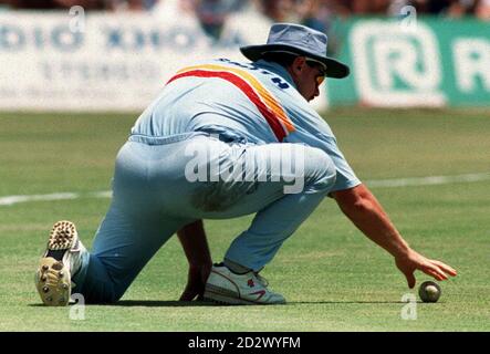 England's Robin Smith in the field after dropping a catch to dismiss South African captain Hansie Cronje, during the one day international at St. George's Park, Port Elizabeth. Stock Photo