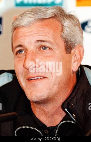 Despite travel problems due to the weather, Juventus FC coach Marcello Lippi is in a bouyant mood as he talks to journalists about tomorrow's Champions' League clash with Man Utd.   *  30/10/01: Juventus coach Marcello Lippi has tipped O'Neill has the next successor to Sir Alex Ferguson at Manchester United.  Stock Photo