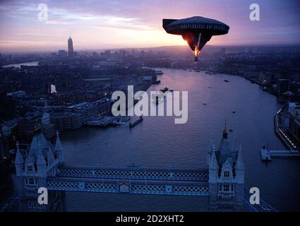 A hot air balloon resembling  one of the City Destroyers in the hit movie 'Independence Day',  over Tower Bridge  early this morning (Friday),  to launch the film's video release. Photo by David Cheskin. Stock Photo