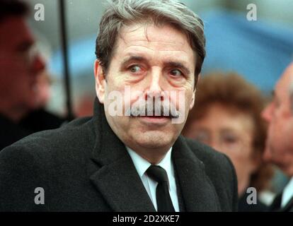 Jimmy Reid, former AEEU leader and now journalist and broadcaster was among 500 people gathered at Craigston Crematorium in Glasgow, today (Thurs),  to say a final farewell to Jimmy Airlie, one of the 'Giants of the trade union movement' who died on Monday, aged 60. See PA Story FUNERAL Airlie. Photo by PA. Stock Photo