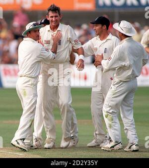 England's Andrew Caddick (2nd left) is congratulated by team-mates Graham Thorpe (left) Nasser Hussain (2nd right) and Mark Ramprakash right after claiming the wicket of Austrlia's Greg Blewett for 19 runs during the 6th and final Cornhill Test at The Oval in London today (Saturday). Photo by Rebecca Naden/PA. Stock Photo